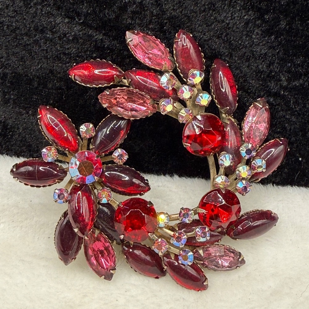 Vintage Rhinestone Brooch Red Flower Gold Tone Wreath